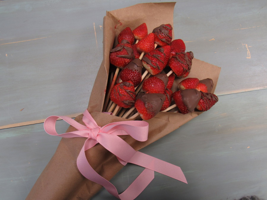 Article Cards Featured Image How to Make A Chocolate Covered Strawberry Bouquet